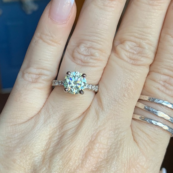 Jewelry - 3.12 ct blue/white ice Moissanite